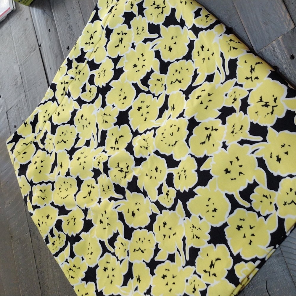 AMAZING NINE WEST SZ 16 YELLOW 🟡 AND BLACK FLORAL MIDI SKIRT!